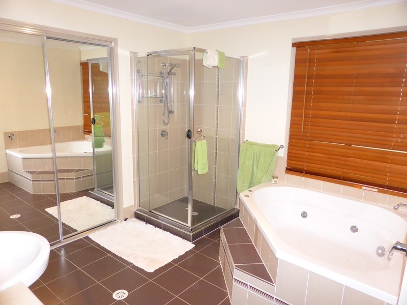 Gleneagle QLD 4285