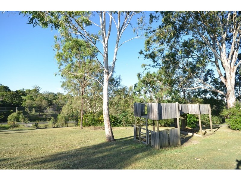 92 Walker Drive, Kooralbyn QLD 4285