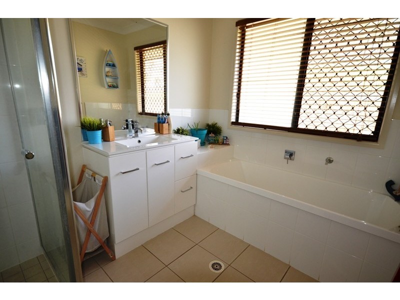 87 Walker Drive, Kooralbyn QLD 4285