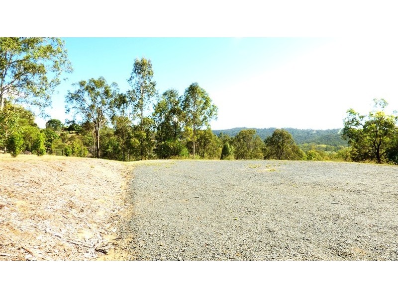 88 Walker Drive, Kooralbyn QLD 4285