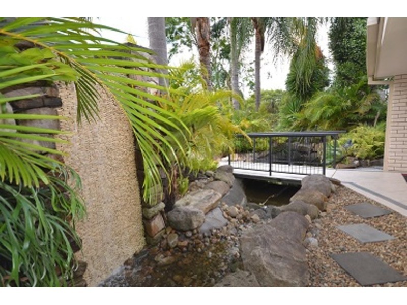 25 Walker Drive, Kooralbyn QLD 4285