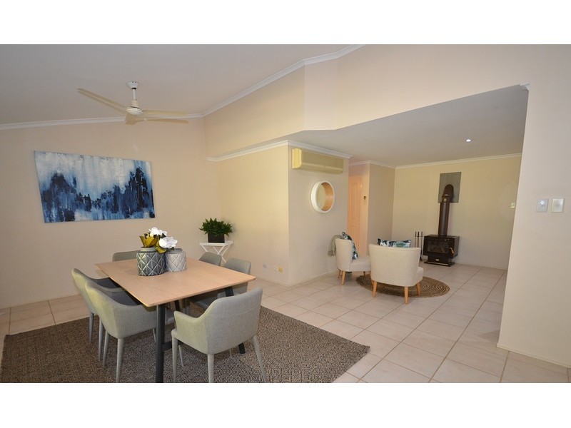 25 Walker Drive, Kooralbyn QLD 4285