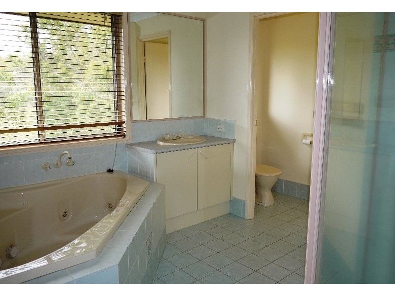 32 Barker Place, Kooralbyn QLD 4285