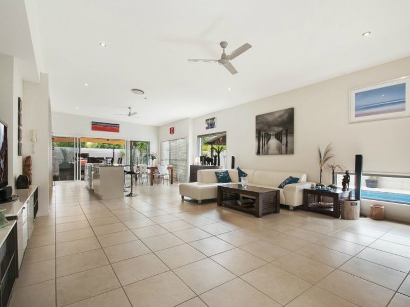 10 Bonaire Court, Kawana Island QLD 4575