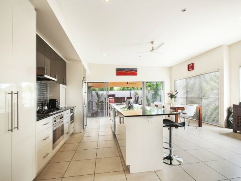 10 Bonaire Court, Kawana Island QLD 4575