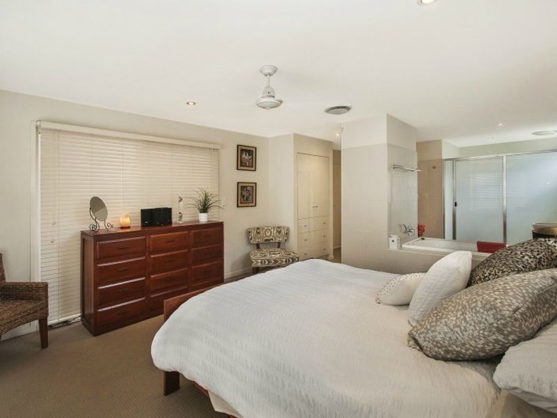 10 Bonaire Court, Kawana Island QLD 4575