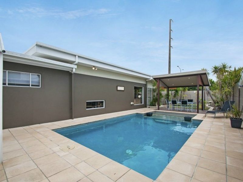 10 Bonaire Court, Kawana Island QLD 4575