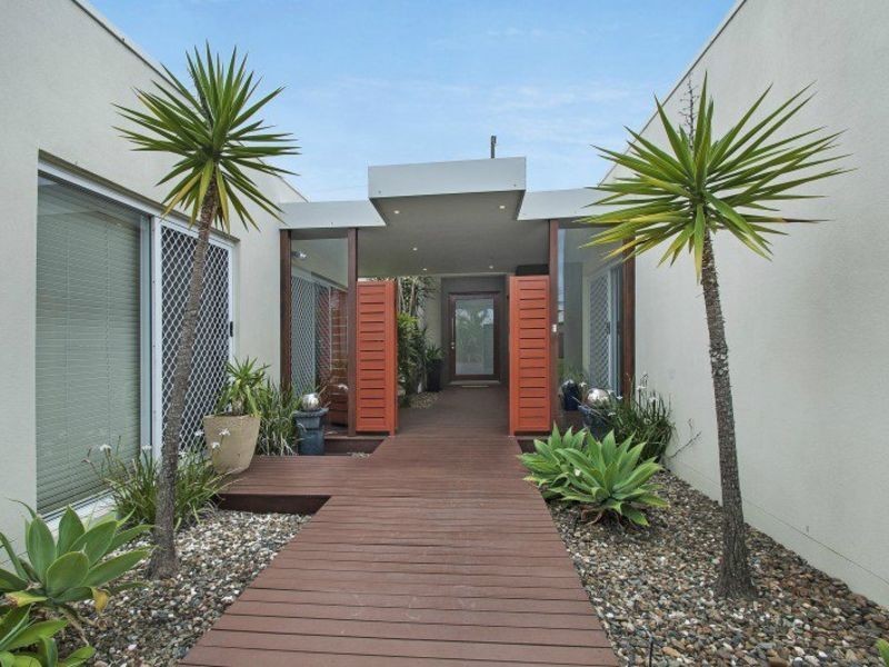 10 Bonaire Court, Kawana Island QLD 4575