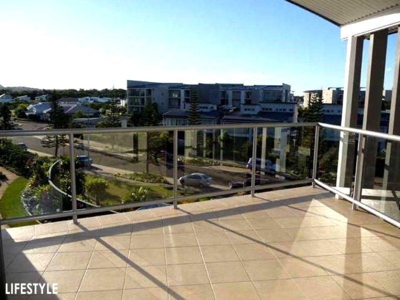 60/10 Grand  Parade, Kawana Island QLD 4575