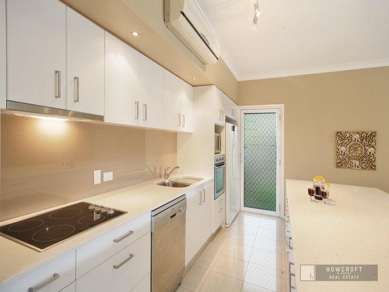 7 Crete  Court, Kawana Island QLD 4575