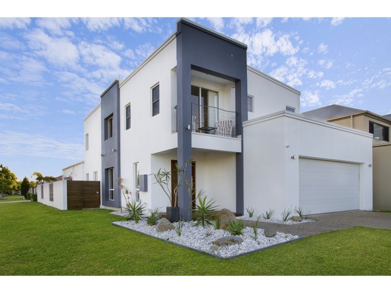 1 Molokai Lane, Kawana Island QLD 4575