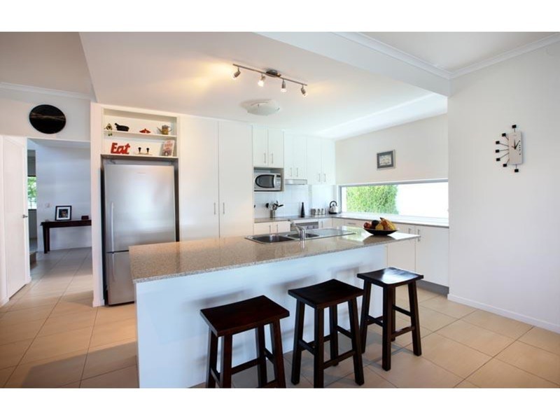 1 Panama Court, Kawana Island QLD 4575