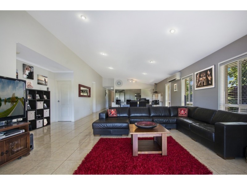 14 BONAIRE Court, Kawana Island QLD 4575