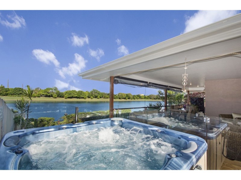 14 BONAIRE Court, Kawana Island QLD 4575