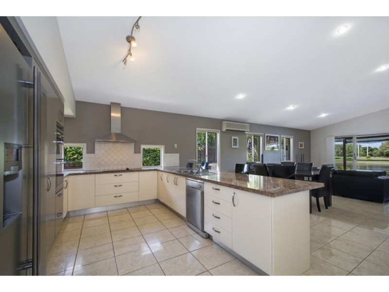 14 BONAIRE Court, Kawana Island QLD 4575