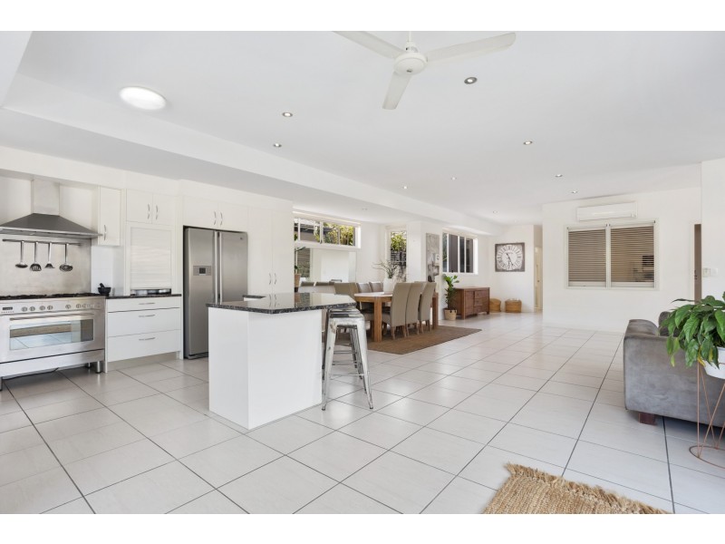 18 Tarawa Street, Kawana Island QLD 4575