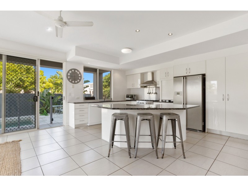 18 Tarawa Street, Kawana Island QLD 4575