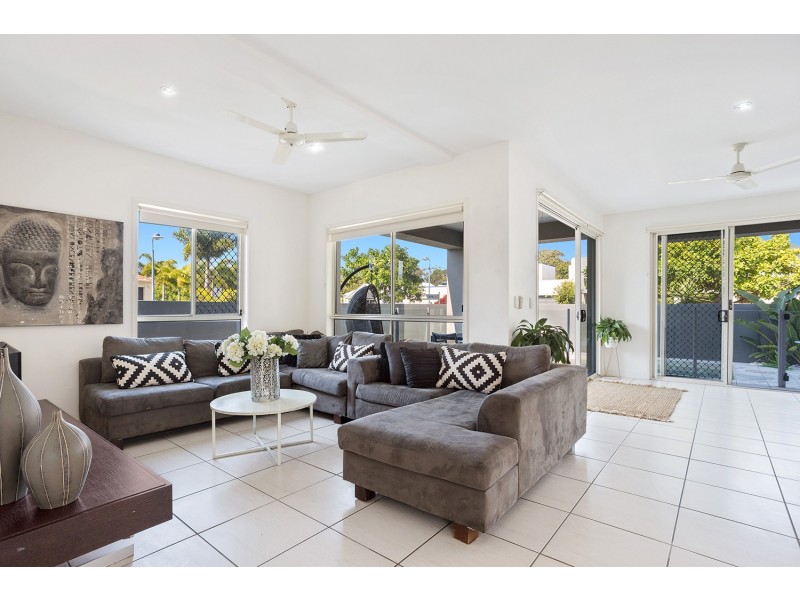 18 Tarawa Street, Kawana Island QLD 4575