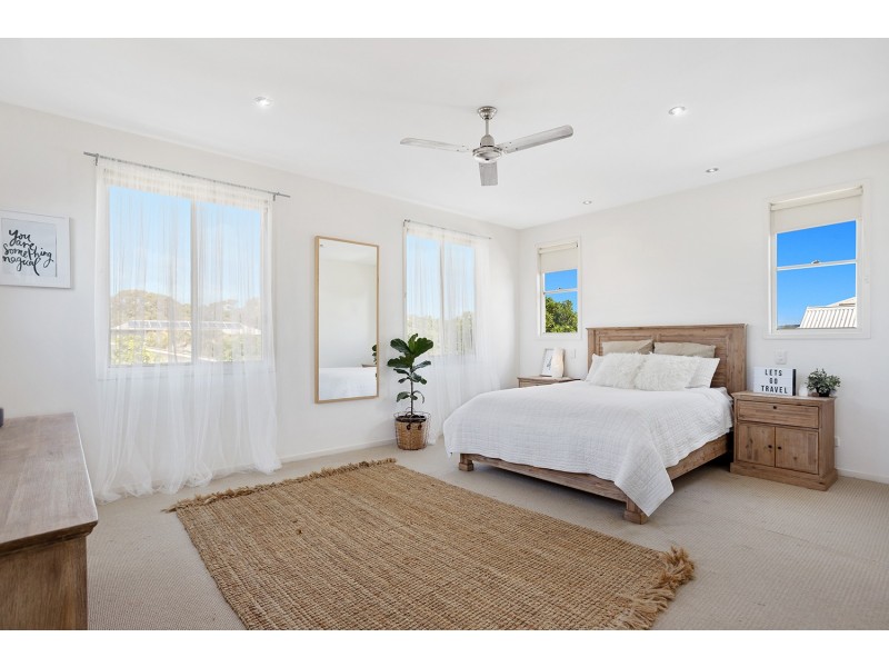 18 Tarawa Street, Kawana Island QLD 4575