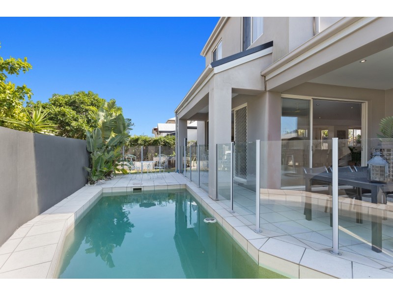 18 Tarawa Street, Kawana Island QLD 4575