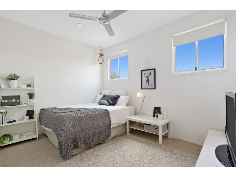 18 Tarawa Street, Kawana Island QLD 4575