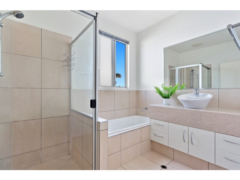 18 Tarawa Street, Kawana Island QLD 4575