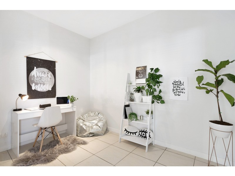 18 Tarawa Street, Kawana Island QLD 4575