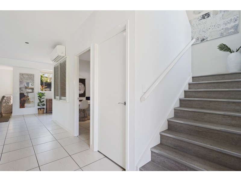 18 Tarawa Street, Kawana Island QLD 4575