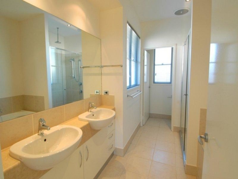 39 Tarawa Street, Kawana Island QLD 4575