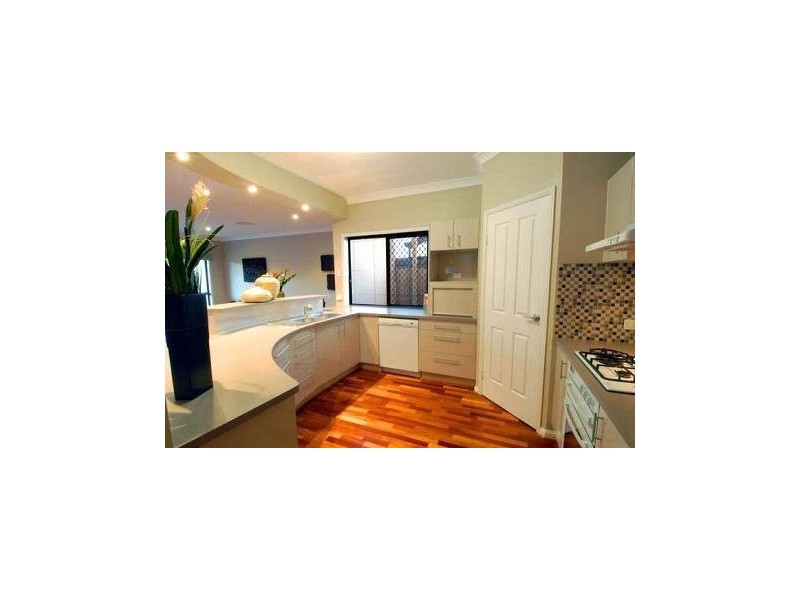 10 Easter Street, Kawana Island QLD 4575