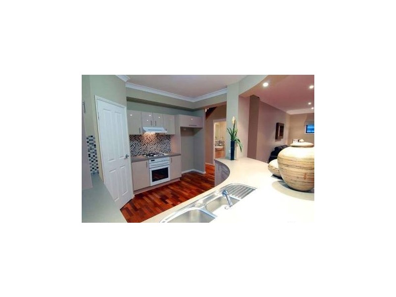 10 Easter Street, Kawana Island QLD 4575