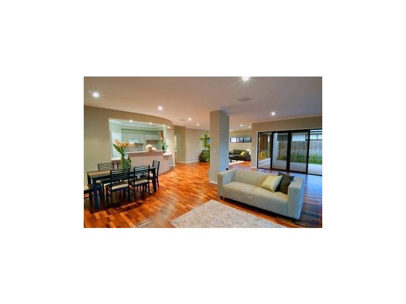 10 Easter Street, Kawana Island QLD 4575