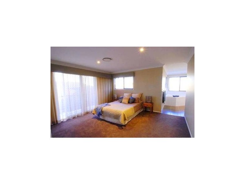 10 Easter Street, Kawana Island QLD 4575