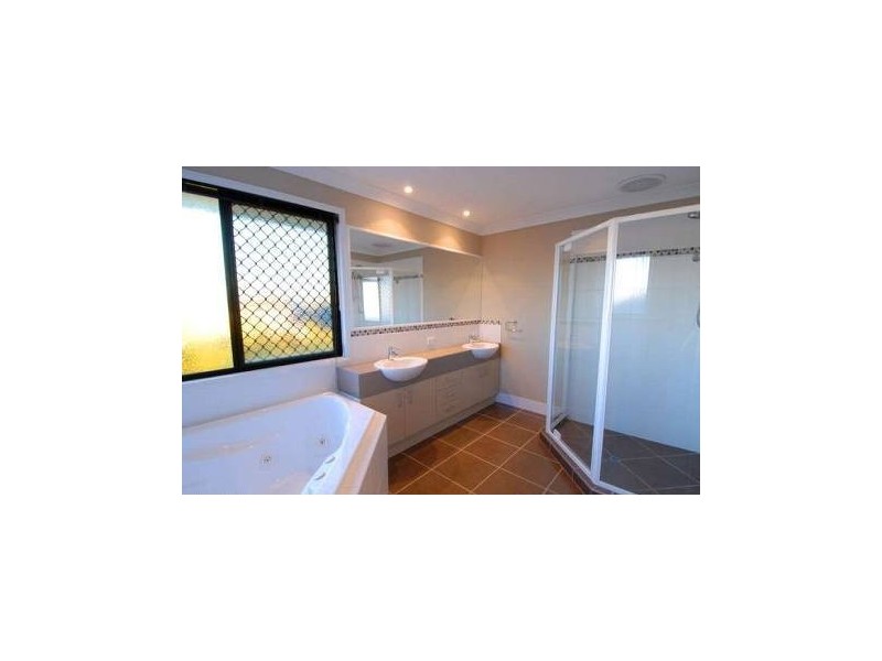 10 Easter Street, Kawana Island QLD 4575