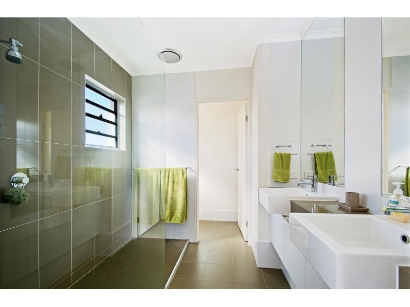 7 Panama Court, Kawana Island QLD 4575