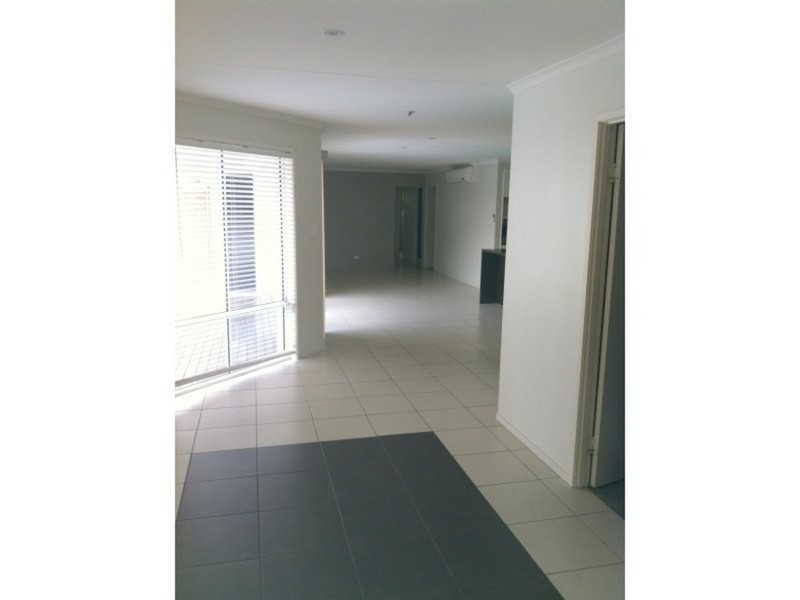 11 Abaco Street, Kawana Island QLD 4575