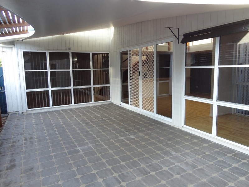 3 Barbuda Circuit, Kawana Island QLD 4575