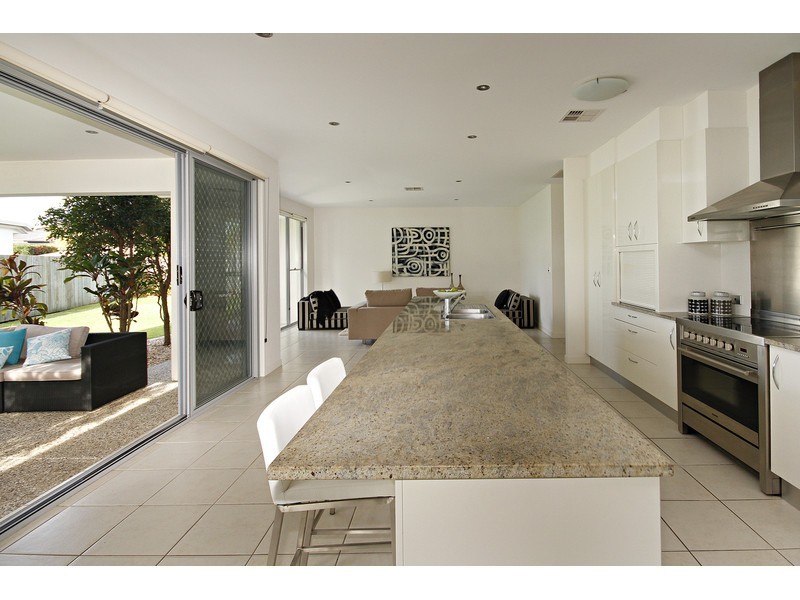 39 Tarawa Street, Kawana Island QLD 4575