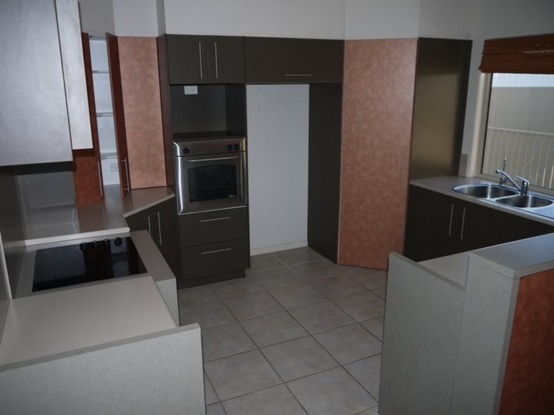 13 Komodo Court, Kawana Island QLD 4575