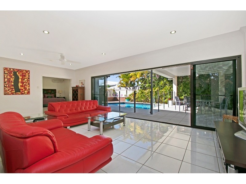 2 Corfu Street, Kawana Island QLD 4575