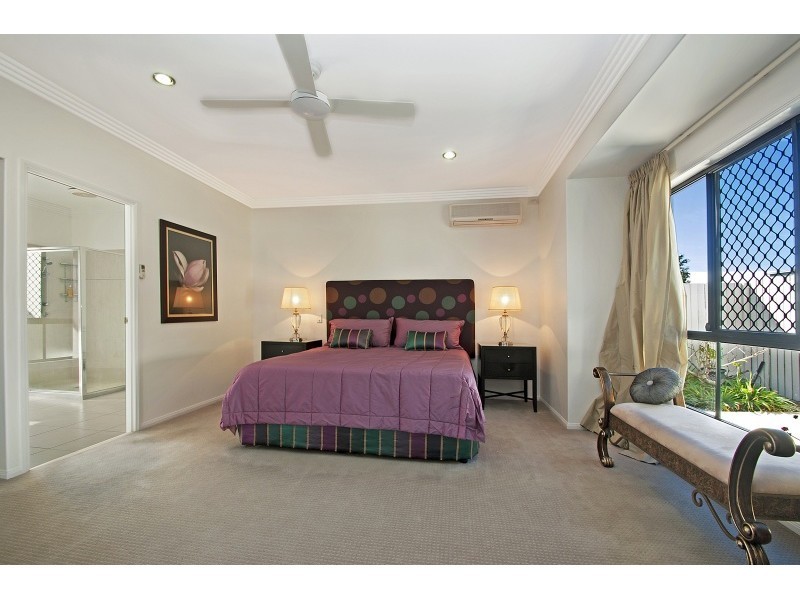 2 Corfu Street, Kawana Island QLD 4575