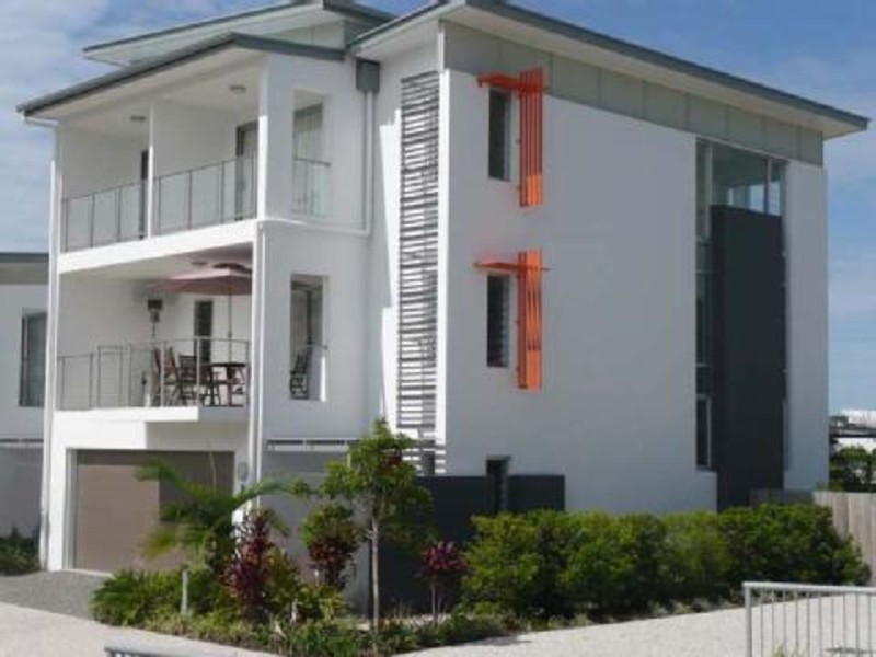 3/10 Grand Parade, Kawana Island QLD 4575