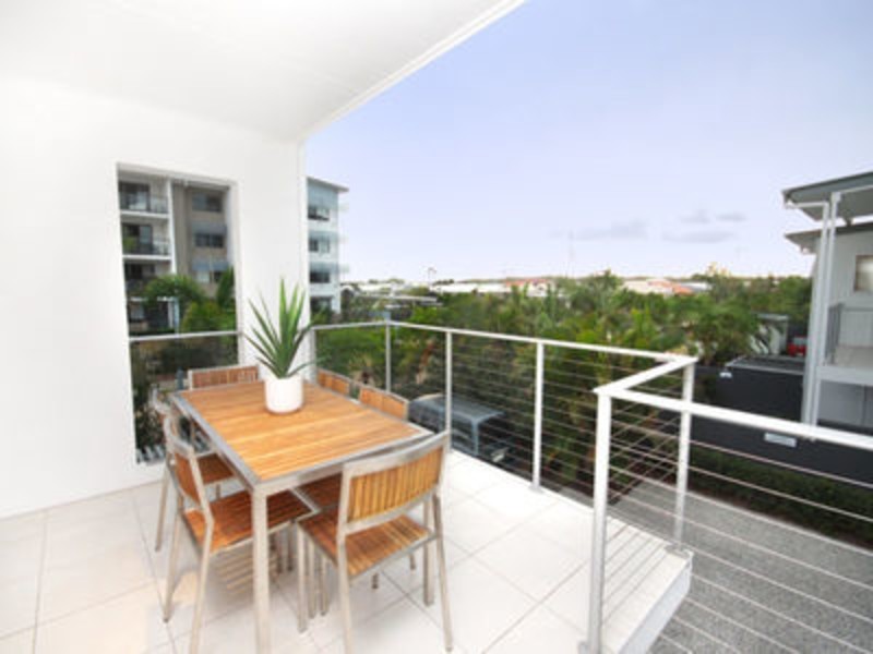 3/10 Grand Parade, Kawana Island QLD 4575