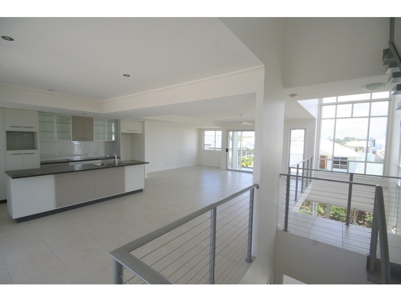 3/10 Grand Parade, Kawana Island QLD 4575