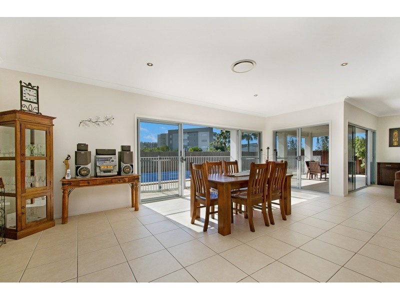 8 Castaway Court, Kawana Island QLD 4575