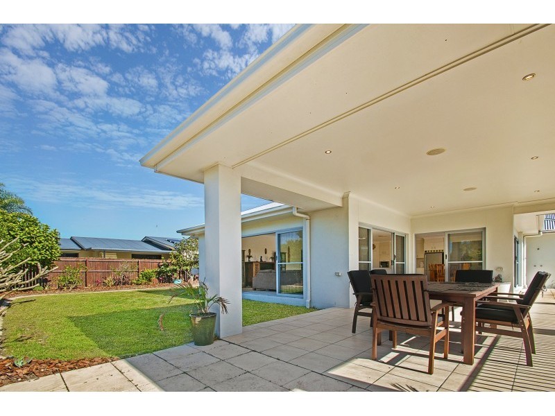 8 Castaway Court, Kawana Island QLD 4575