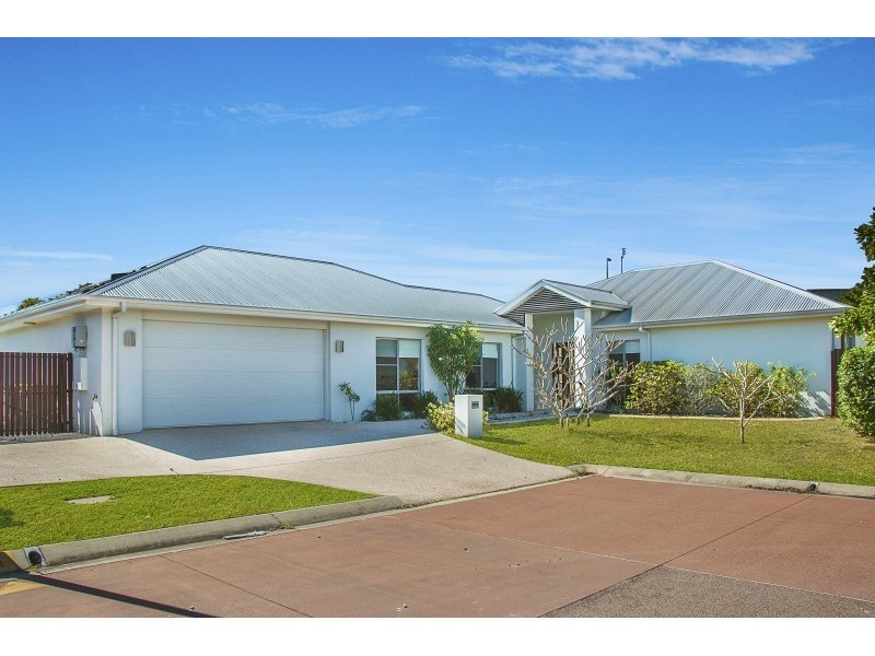 8 Castaway Court, Kawana Island QLD 4575