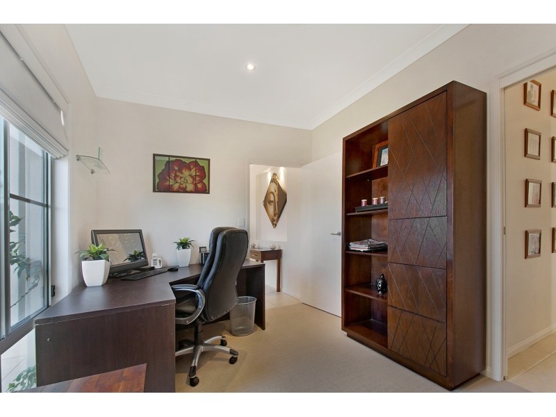 8 Castaway Court, Kawana Island QLD 4575