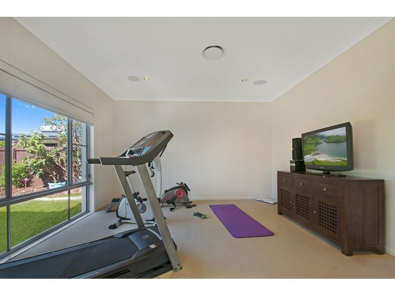 8 Castaway Court, Kawana Island QLD 4575