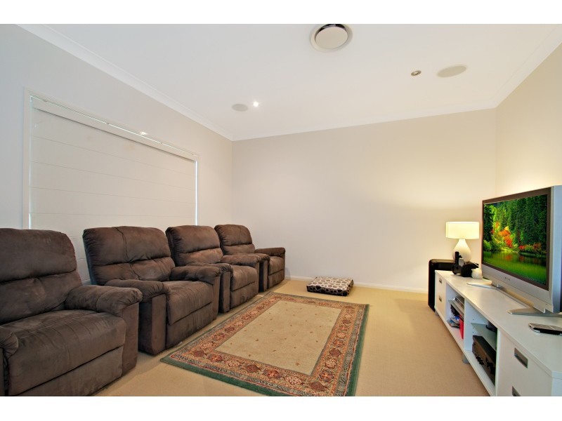 8 Castaway Court, Kawana Island QLD 4575